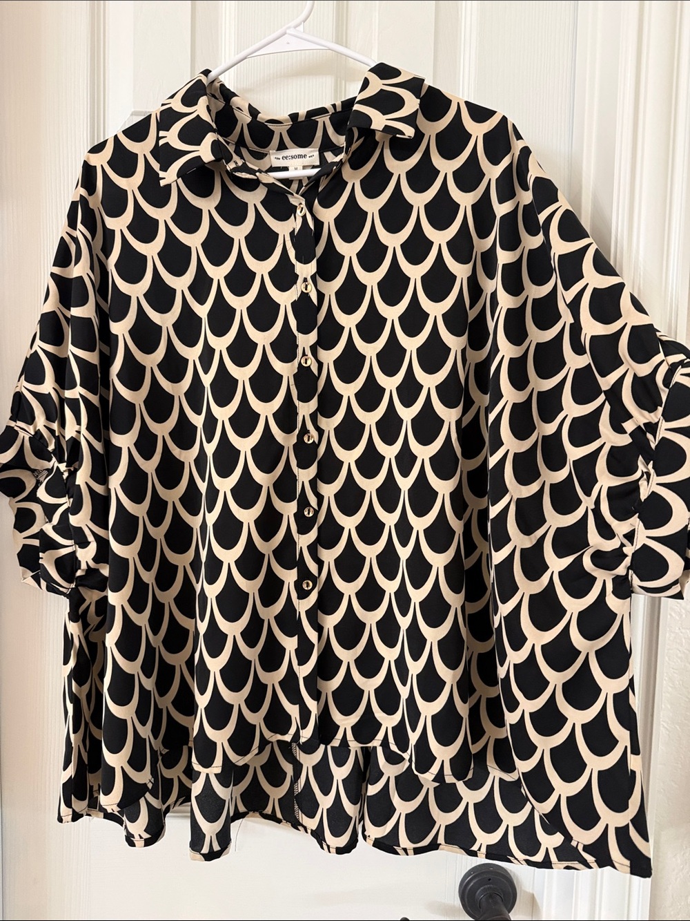 eesome Black and Cream Scallop-Print Button-Down Shirt